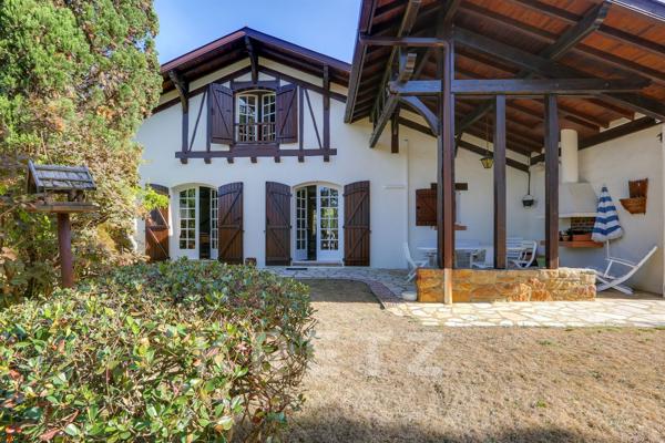 À 500 m du lac — Villa basco-landaise de caractère avec piscine