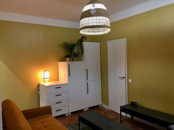 Charmant 2 pièces MEUBLE en rez-de-chaussée