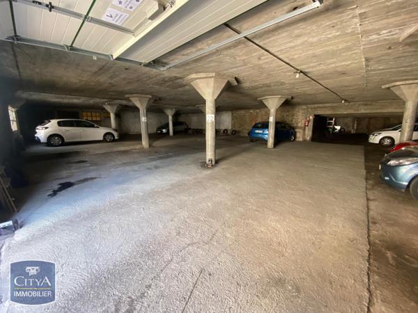 Location parking Tulle (19000)