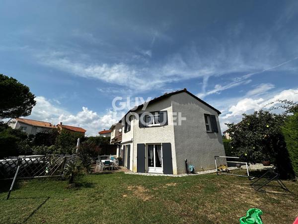 Maison familiale avec piscine. Plateau de Montrond (25 km de Lyon)