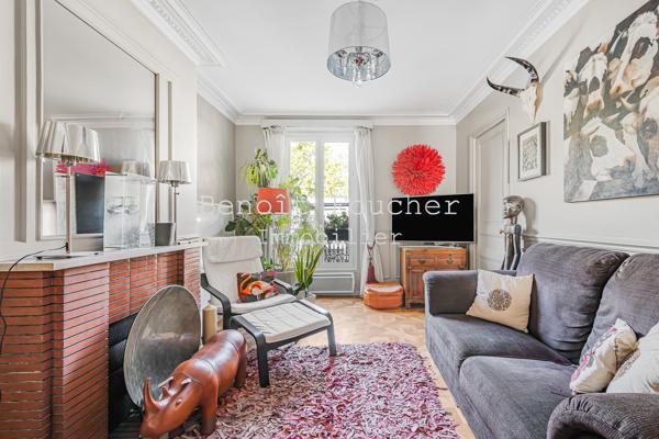 Paris 10ème, appartement trois pièces deux chambres en parfait état 64m2