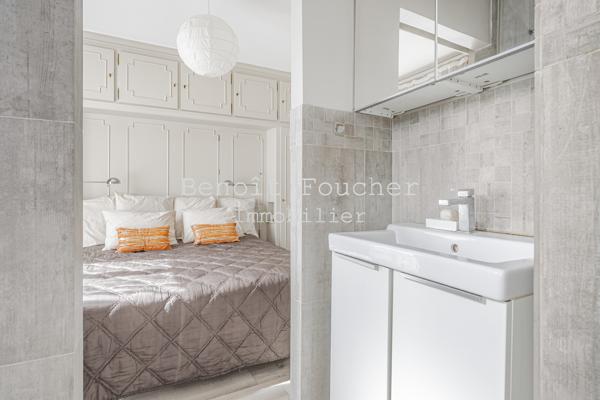 Paris 10ème, appartement trois pièces deux chambres en parfait état 64m2
