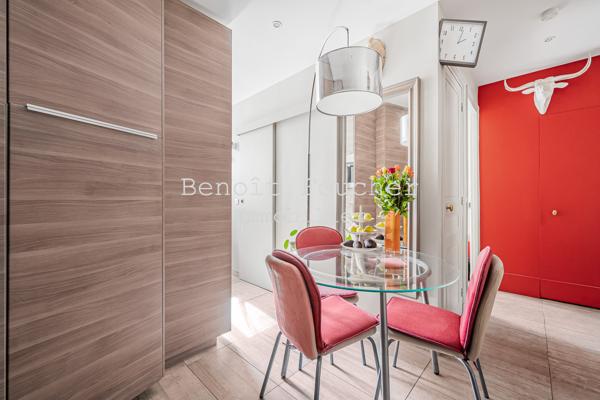 Paris 10ème, appartement trois pièces deux chambres en parfait état 64m2