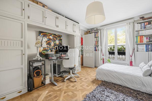 Paris 10ème, appartement trois pièces deux chambres en parfait état 64m2