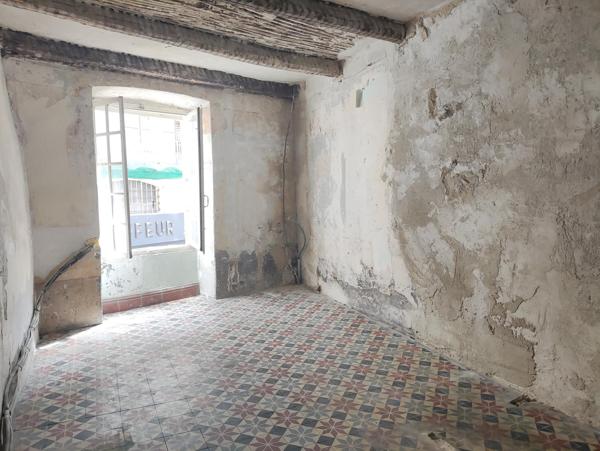 A SAISIR IMMEUBLE A RENOVER  AU COEUR DU CENTRE HISTORIQUE D AUBENAS