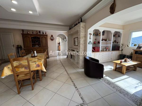 Vente                                                      Maison
                        
                     7 pièces                      200 m2                     à Sainte-Maxime