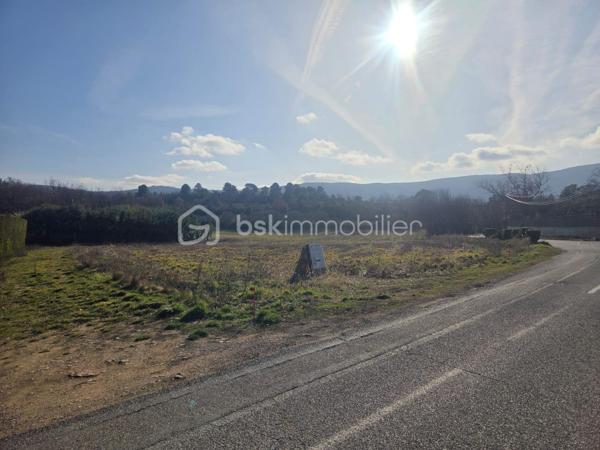 Terrain de 1 700 m²