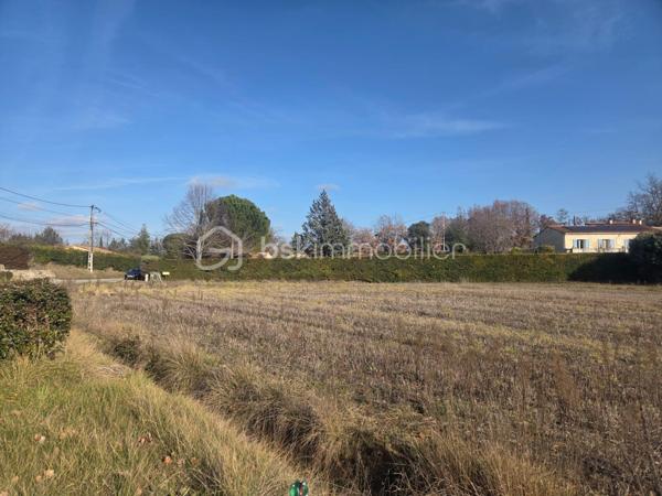 Terrain de 1 700 m²