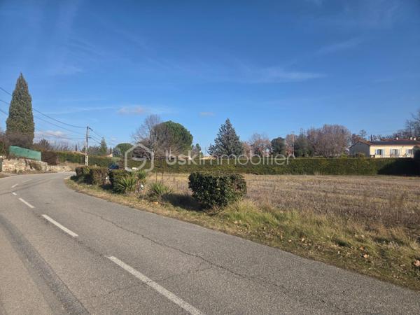 Terrain de 1 700 m²