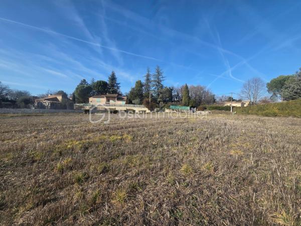 Terrain de 1 700 m²