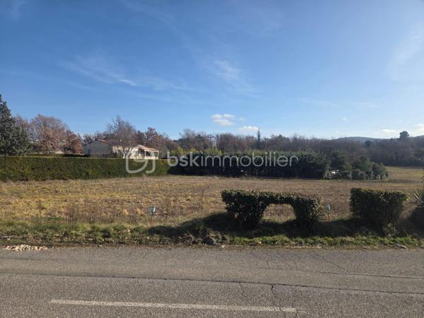 Terrain de 1 700 m²