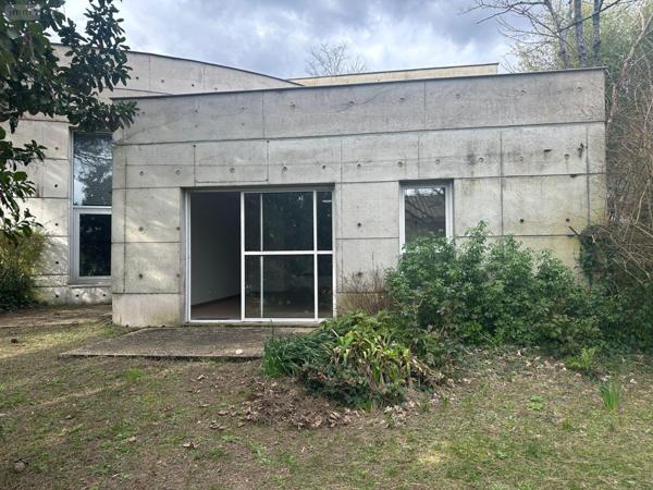 Local professionnel à louer à Pessac en Gironde (33600), ref : 147/841