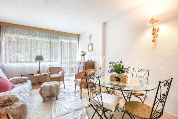 Parking + annexe + annexe + appartement