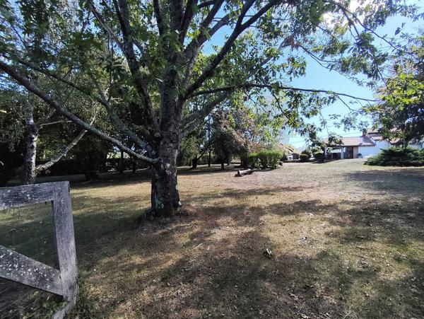 MAISON FAMILIALE A LA CAMPAGNE AVEC PARC ATTENANT