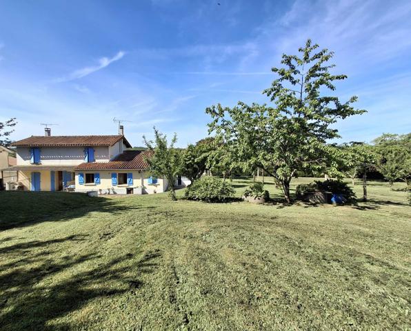 MAISON DE VILLAGE AVEC GRANGE ET TERRAIN