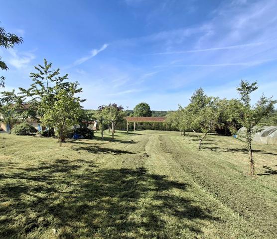 MAISON DE VILLAGE AVEC GRANGE ET TERRAIN