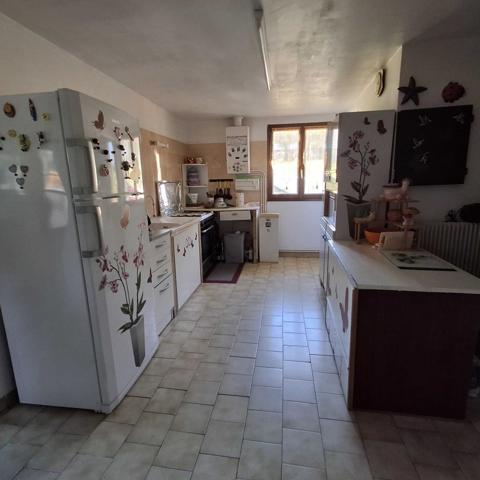 MAISON DE VILLAGE AVEC GRANGE ET TERRAIN