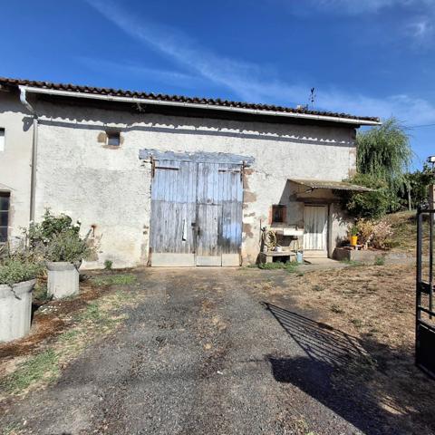 MAISON DE VILLAGE AVEC GRANGE ET TERRAIN