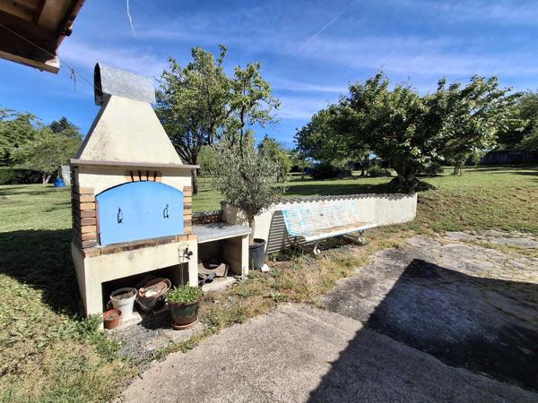 MAISON DE VILLAGE AVEC GRANGE ET TERRAIN