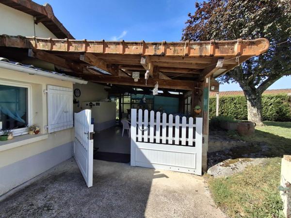 MAISON DE VILLAGE AVEC GRANGE ET TERRAIN