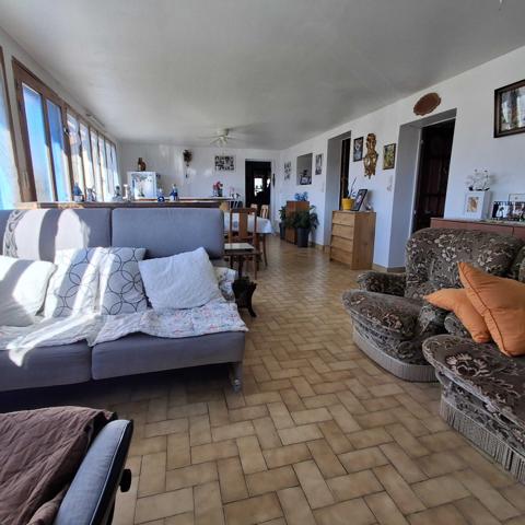MAISON DE VILLAGE AVEC GRANGE ET TERRAIN