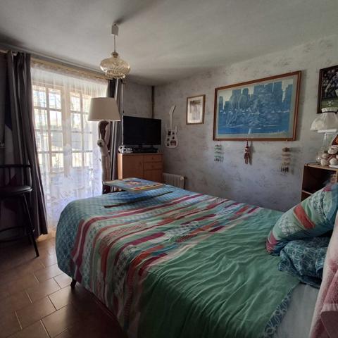 MAISON DE VILLAGE AVEC GRANGE ET TERRAIN