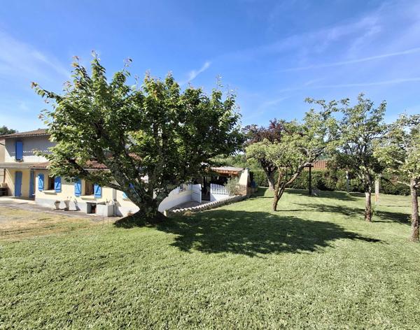 MAISON DE VILLAGE AVEC GRANGE ET TERRAIN