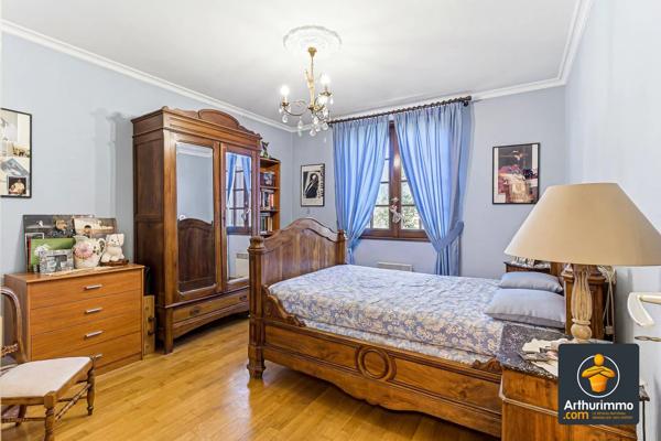 Vente                                                      Maison
                        
                     6 pièces                      193 m2                     à Brignais