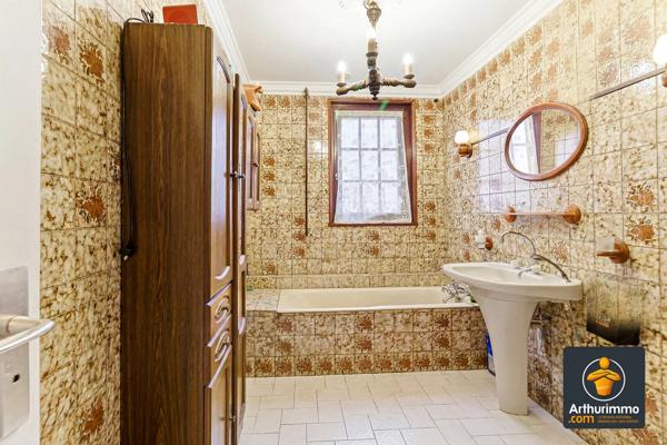 Vente                                                      Maison
                        
                     6 pièces                      193 m2                     à Brignais
