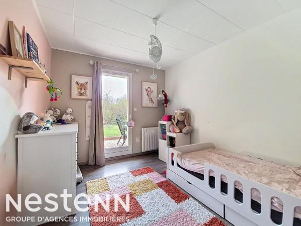 En EXCLUSIVITÉ chez NESTENN !CRÊCHES-SUR-SAÔNE - Maison de plain-pied 6 pièces d'environ 125 m² avec piscine et garage
