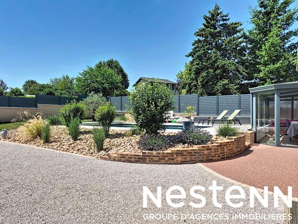 En EXCLUSIVITÉ chez NESTENN !CRÊCHES-SUR-SAÔNE - Maison de plain-pied 6 pièces d'environ 125 m² avec piscine et garage