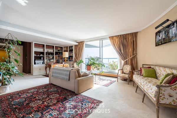 Étage élevé à raviver avec loggia et vue imprenable
