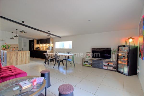 Maison 4 chambres et piscine a vendre à 10 minutes du centre ville de Dole (39)