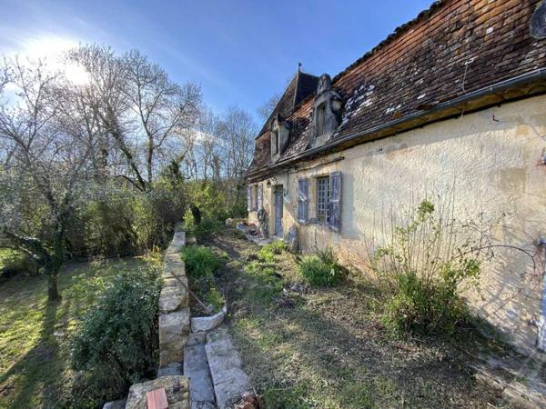 Maison ancienne - Les eyzies Rare propriété comprenant une belle chartreuse du 18ème siècle et un moulin à restaurer, ainsi qu'une grange déjà aménagée en 2 appartements !