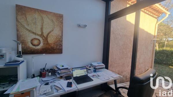 Maison traditionnelle 8 pièces de 242 m² à Tourves (83170)