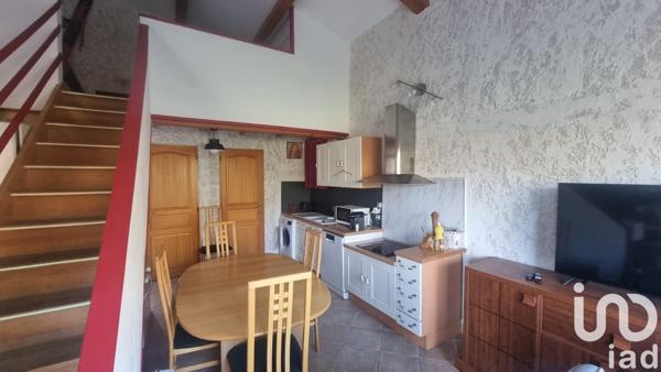 Maison traditionnelle 8 pièces de 242 m² à Tourves (83170)