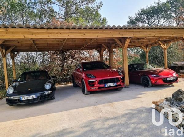 Maison traditionnelle 8 pièces de 242 m² à Tourves (83170)