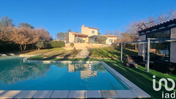 Maison traditionnelle 8 pièces de 242 m² à Tourves (83170)