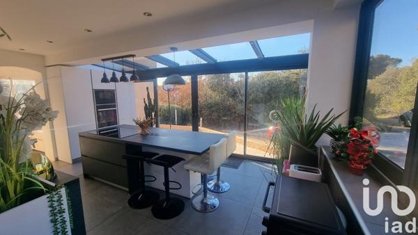 Maison traditionnelle 8 pièces de 242 m² à Tourves (83170)