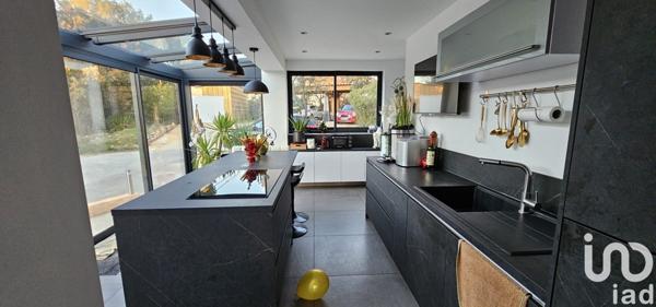 Maison traditionnelle 8 pièces de 242 m² à Tourves (83170)