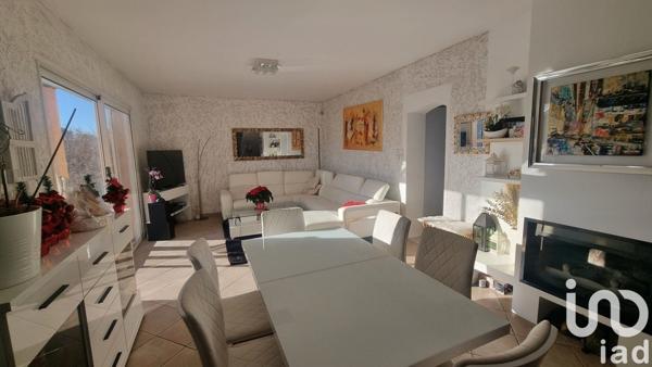 Maison traditionnelle 8 pièces de 242 m² à Tourves (83170)