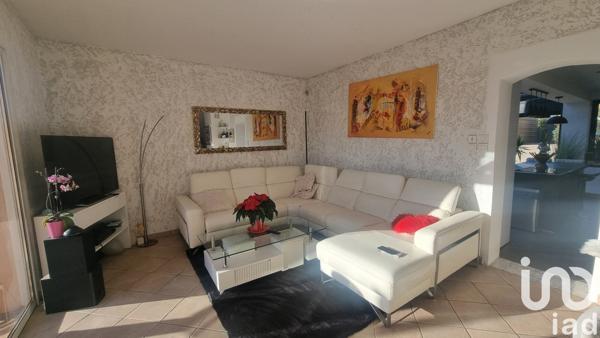 Maison traditionnelle 8 pièces de 242 m² à Tourves (83170)