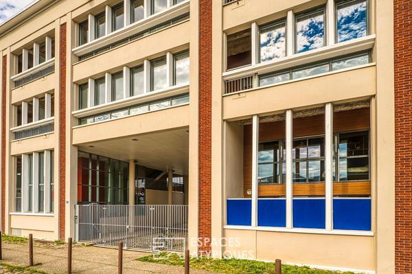 Loft duplex avec loggia et jardin, dans un ancien batiment portuaire