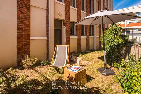 Loft duplex avec loggia et jardin, dans un ancien batiment portuaire