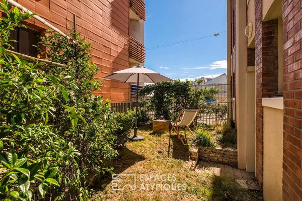 Loft duplex avec loggia et jardin, dans un ancien batiment portuaire