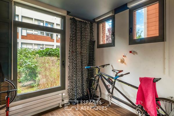 Loft duplex avec loggia et jardin, dans un ancien batiment portuaire