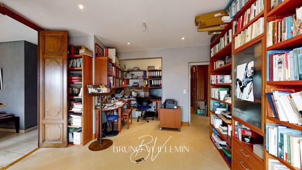 PROPRIETE MODERNE10 PIECES EN POSITION DOMINANTE SUR 1 ha