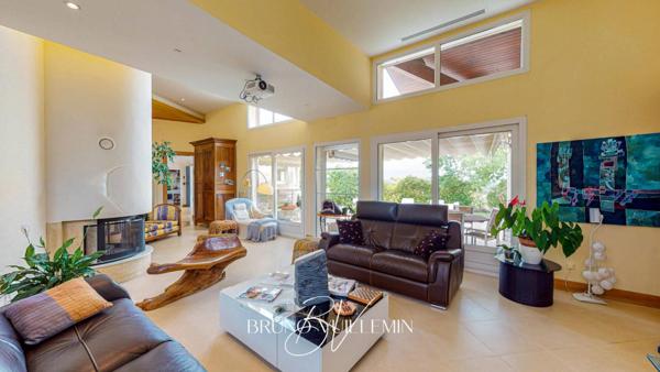 PROPRIETE MODERNE10 PIECES EN POSITION DOMINANTE SUR 1 ha