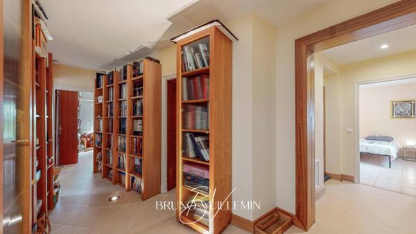 PROPRIETE MODERNE10 PIECES EN POSITION DOMINANTE SUR 1 ha