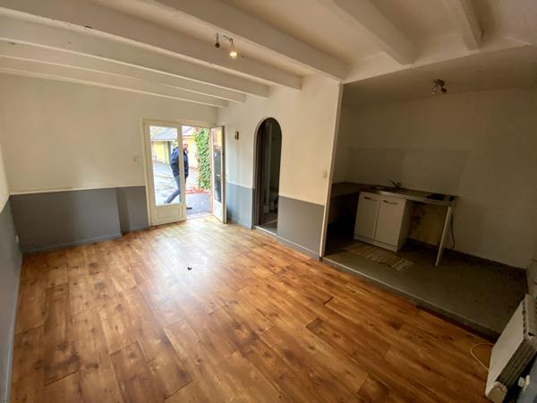 A VENDRE : une maison de 250 m2 avec un local d'activité 175 m2